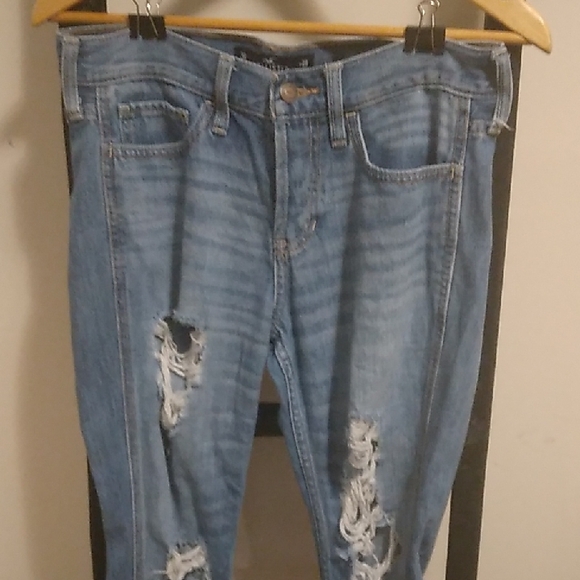 Women's Hollister Low Rise Boyfriend Distressed Jeans - Picture 3 of 16